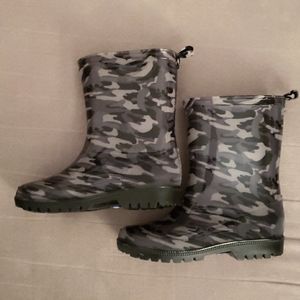 Kids *Size 4* Rain Boots
